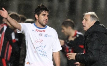 Эстрада показывает Жирару направление, lequipe.fr