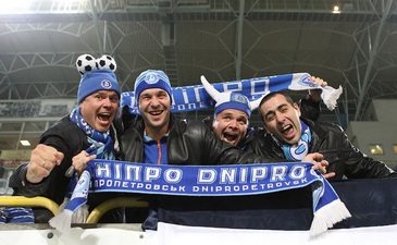 Радость болельщиков Днепра, фото Станислава Ведмидя, Football.ua