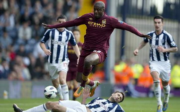 Яя Туре в атаке, Getty images