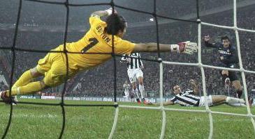 Буффон пропускает, football-italia.net