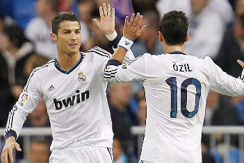 Роналду и Езил, marca.com