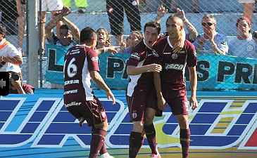 Ланус ворвался на вершину, ole.com.ar