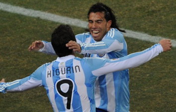 Игуаин и Тевес в составе сборной, Getty images