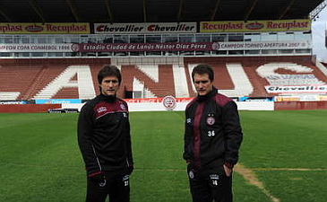 Тренеры Лануса братья-близнецы Скелотто, ole.com.ar