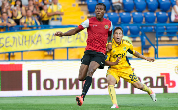 Тейку против Марлоса, фото Дмитрия Неймырка, Football.ua