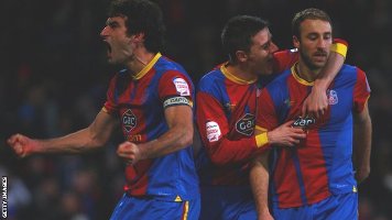 Пэлас празднует победу в дерби, фото .bbc.co.uk