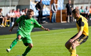 Швыдкий (слева) против Донца из Буковины, fcbukovyna.com