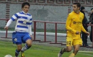 Мостовой (слева) против Танчика: именно против Севастополя ахтырчане провели свои самые яркие матчи, фото fcnaftovyk.com.ua