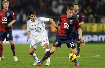 Матиас Фернандес против игроков Дженоа, Getty Images