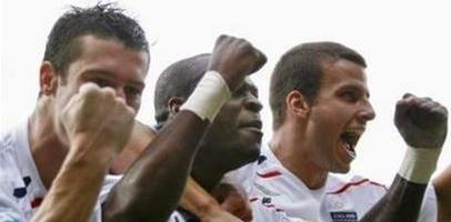 Лита принимает поздравления, фото Reuters