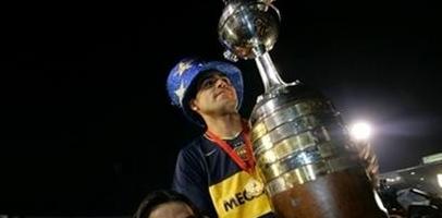 Рикельме и приз, фото АР