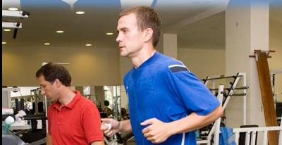 Джордж Зиогас проверяет физическую готовность игроков 