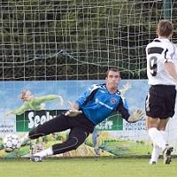 Ковпак забивает пенальти, фото heartsfc.premiumtv.co.uk