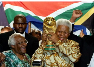 Нельсон Мандела с Кубком мира