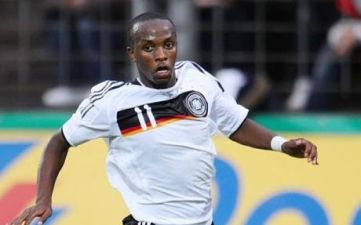 Розкажи мені, Нсереко, чом ти граєш так далеко. Фото фото telegraph.co.uk 