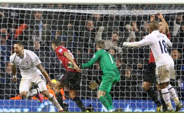 Дэмпси на последних минутах забивает в ворота МЮ, Getty Images