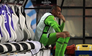 Эурелио Гомес скучает на скамейке запасных, Getty Images