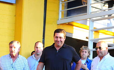 Даниэль Анхелиси (в центре), ole.com.ar