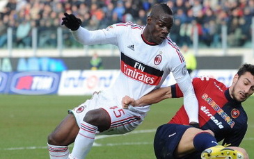 Балотелли заработал пенальти и реализовал его. Getty Images