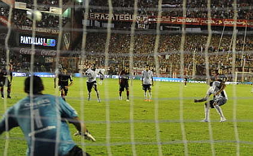 Бекхэм-стайл от Эрнесто Фариаса, ole.com.ar