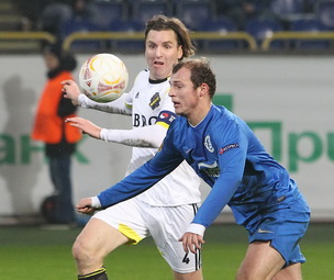 Роман Зозуля в матче против АИКа. © Станислав Ведмидь, Football.ua