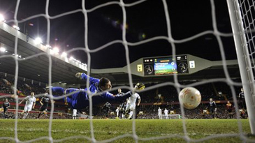 Бэйл забил на последней минуте первого и второго таймов, bbc.co.uk