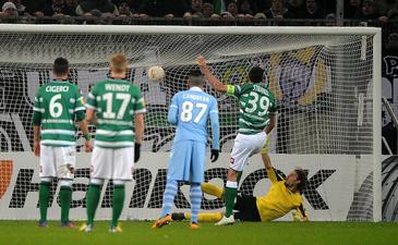 Штранцль забивает с пенальти, rp-online.de