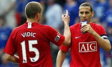 Неманья Видич и Рио Фердинанд, AP