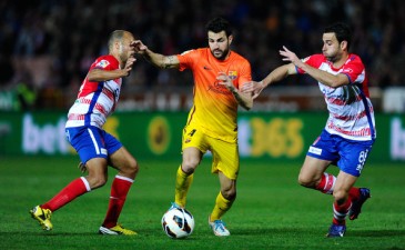 Сеск в окружении оппонентов из Гранады, Getty Images