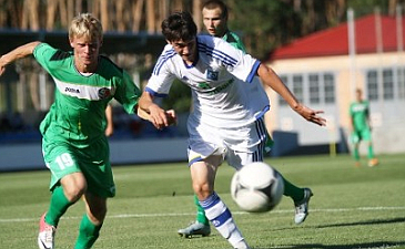 Роман Яремчук (в белом), fcdynamo.kiev.ua