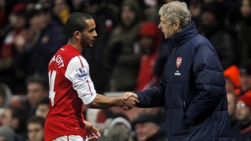 Тео Уолкотт и Арсен Венгер, itv.com