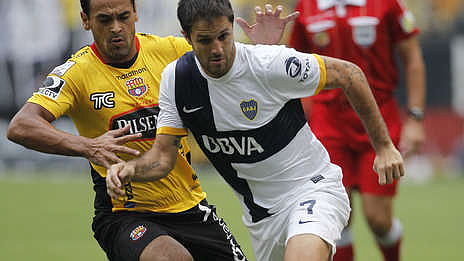 Хуан Мануэль Мартинес (в белом), ole.com.ar