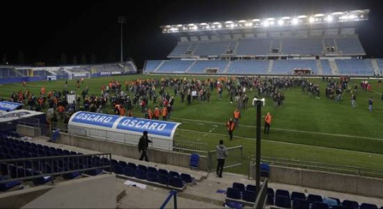 Болельщики Аяччо устраивают беспорядки, фото lequipe.fr