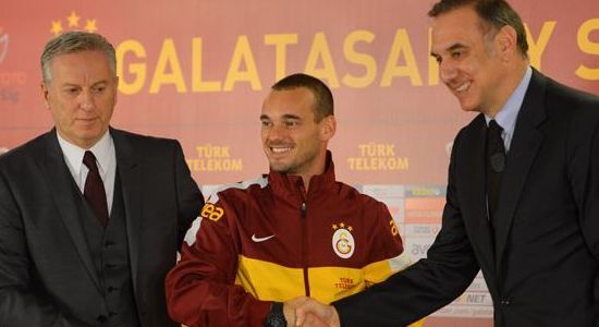 Уэсли Снайдер на своей собственной презентации, galatasaray.org