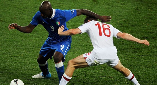 Балотелли против Милнера на Евро-2012, Getty Images