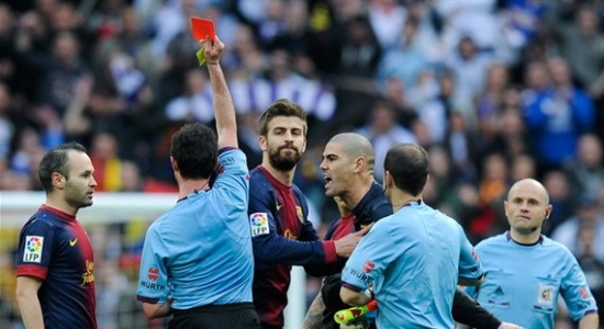 Вальдес получает красную карточку, marca.com