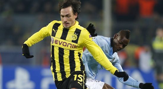 Хуммельс против Балотелли, фото sportsmole.co.uk