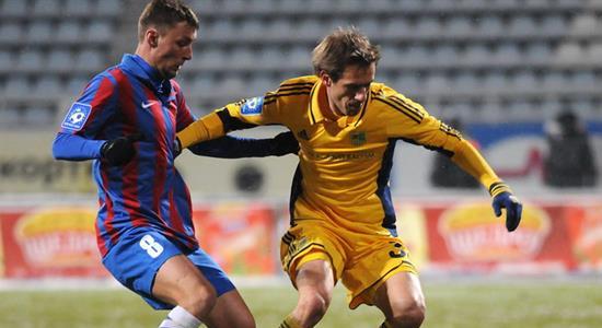 Ткачук против Девича, фото И.Хохлов, Football.ua