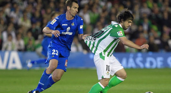 Борха придерживает Беньята, фото as.com