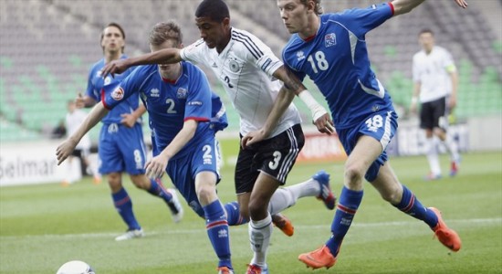 Джереми Дудзяк против исландцев, фото uefa.com