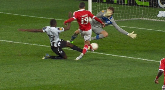 Родриго сравнивает счет, фото uefa.com