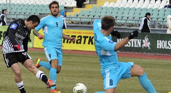 Олег Мищенко (№9) в матче против Зари, Football.ua
