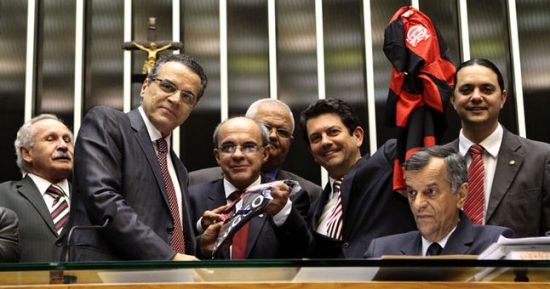 Эдуардо Бандейра де Мелло (третий слева), фото lancenet.com.br