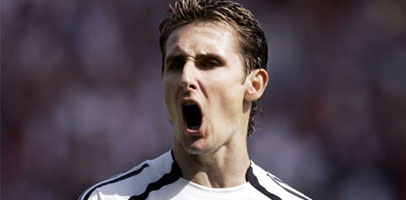 Мирослав Клозе дважды расписался в воротах Эквадора