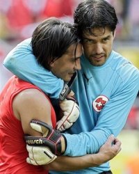 Швейцарцы рады выходу в плей-офф, AFP