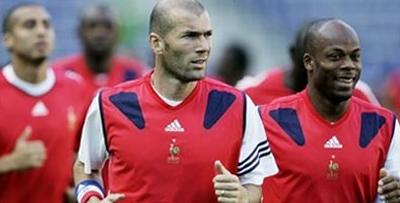 Зидан с опаской смотрит в свое футбольное будущее