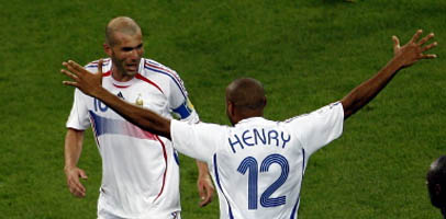Автор победного мяча Анри и мотор французов Зидан, AFP