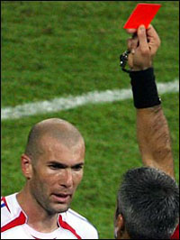 Элисондо выгоняет Зидана, АР