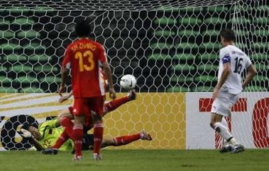 Макс забивает китайцам