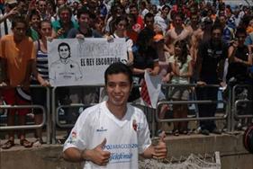 Когда-то он и в Донецке так показывал...